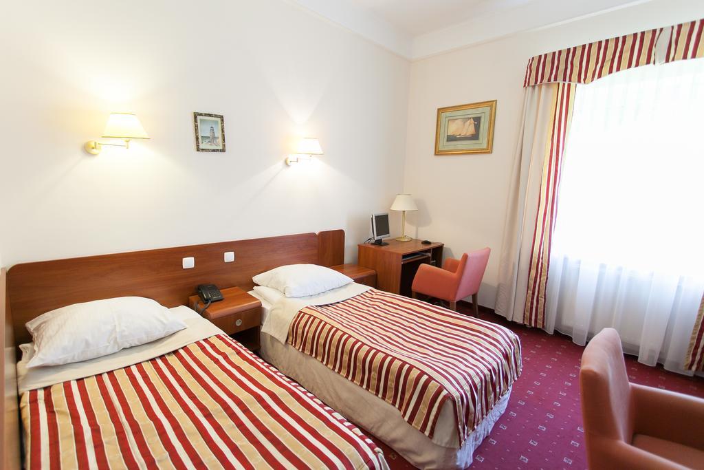 Hotel Twins II Varsavia Esterno foto
